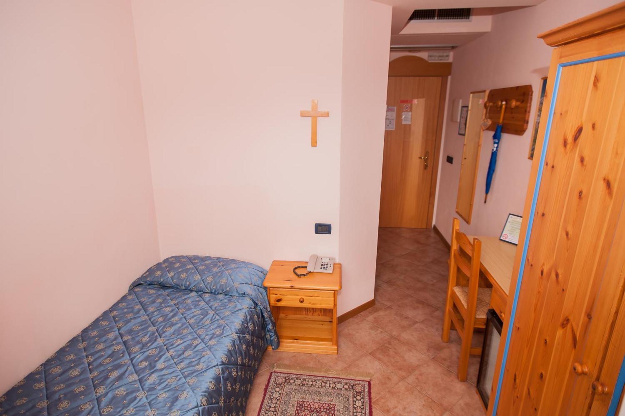 Hotel Vittoria Riva del Garda Bilik gambar
