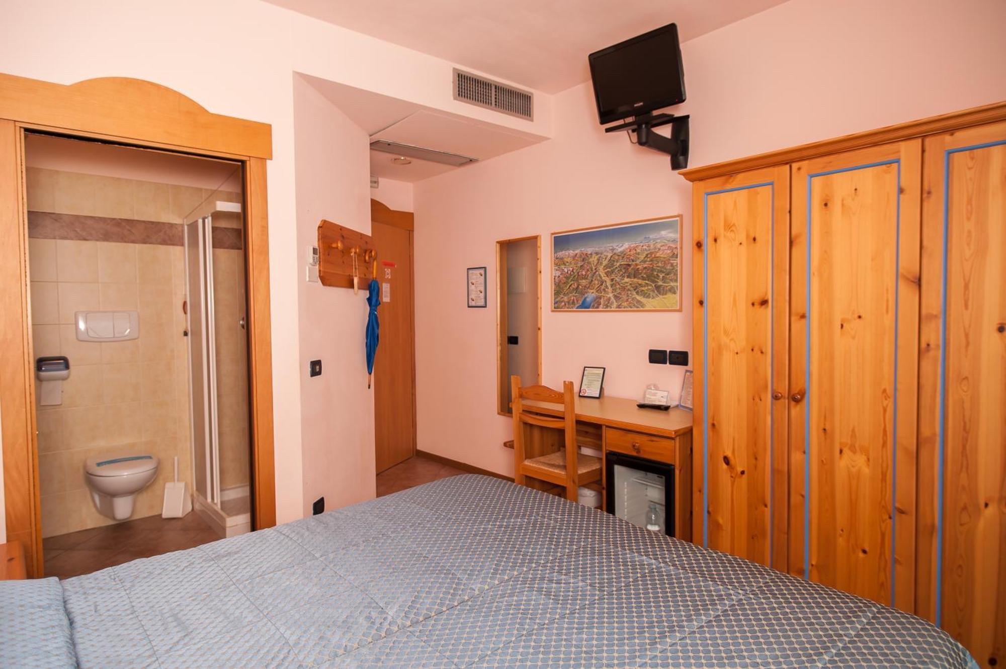 Hotel Vittoria Riva del Garda Bilik gambar
