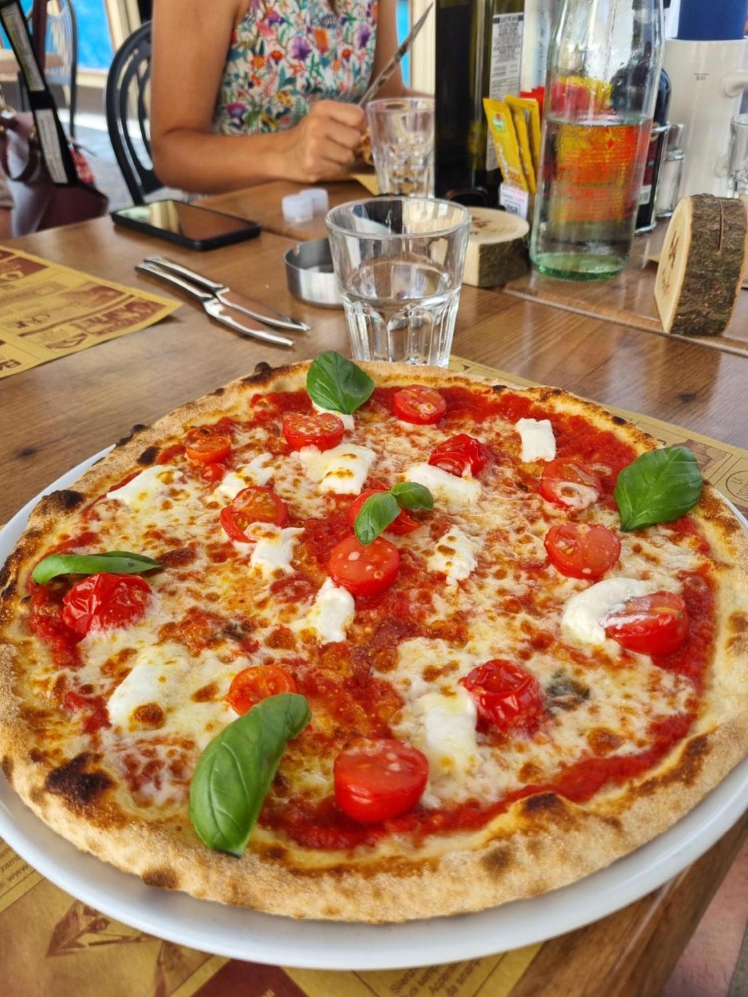 Hotel Vittoria Riva del Garda Luaran gambar