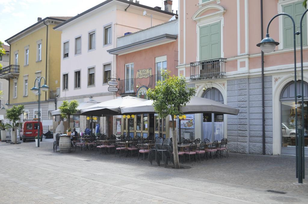 Hotel Vittoria Riva del Garda Luaran gambar